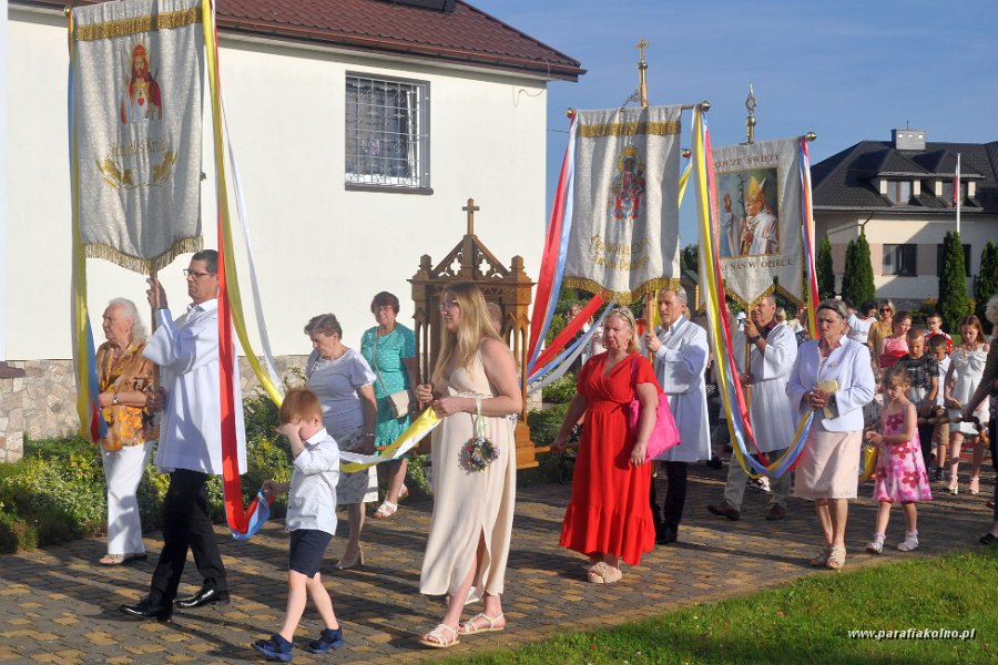 57 Procesja eucharystyczna.jpg